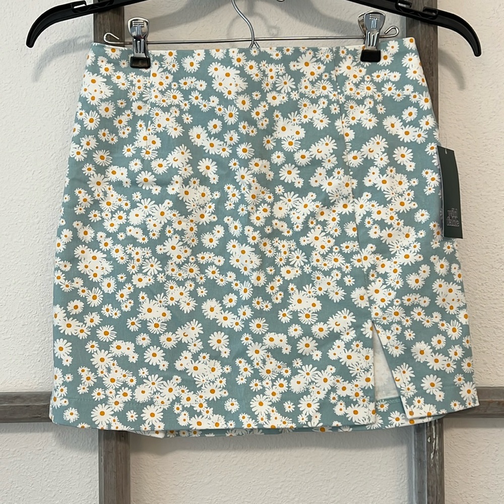 NEW Wild Fable Daisy Skirt ( size 6 )
